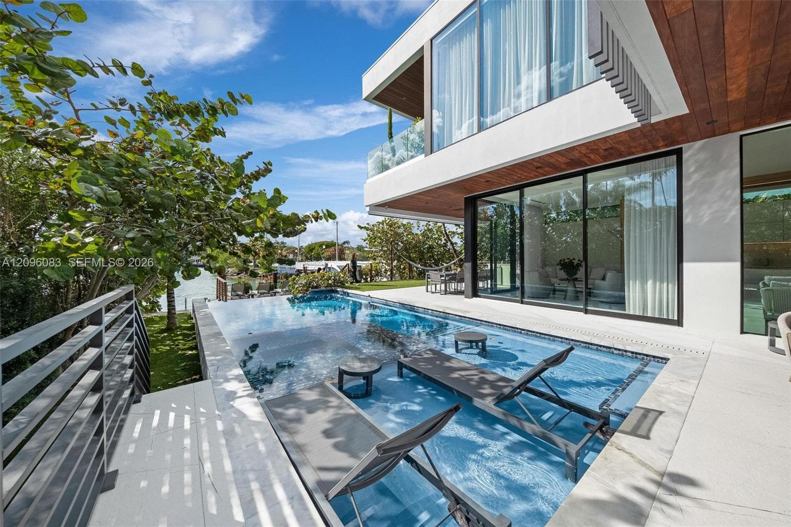 226 W Rivo Alto Dr photo 10