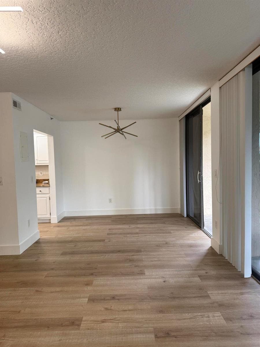 859 JEFFERY Street 1030 photo 2