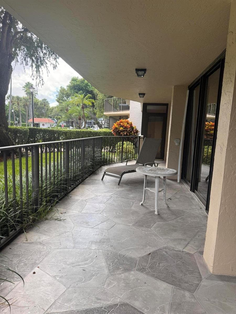 859 JEFFERY Street 1030 photo 5
