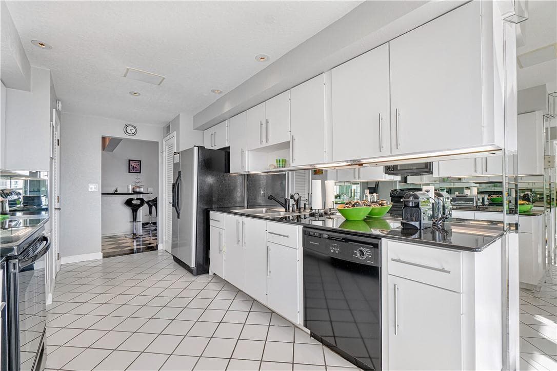 95 N BIRCH Road 900 photo 6