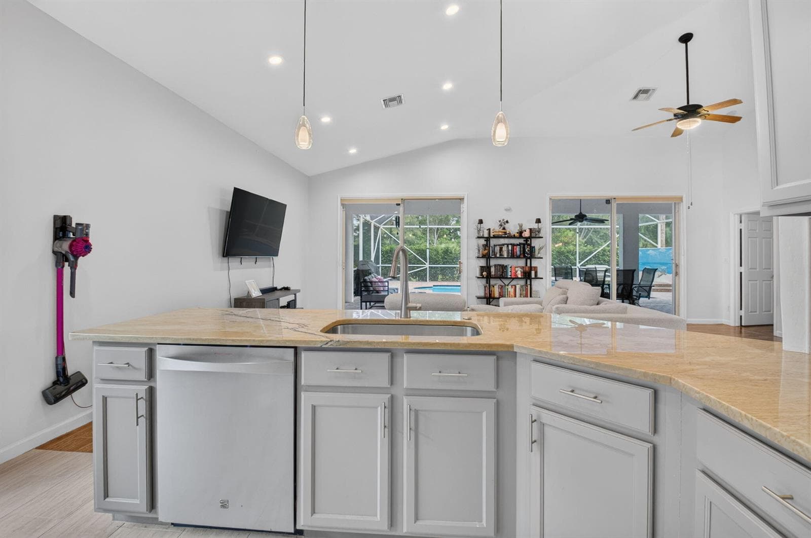 4819 Gateway Gardens Drive photo 9
