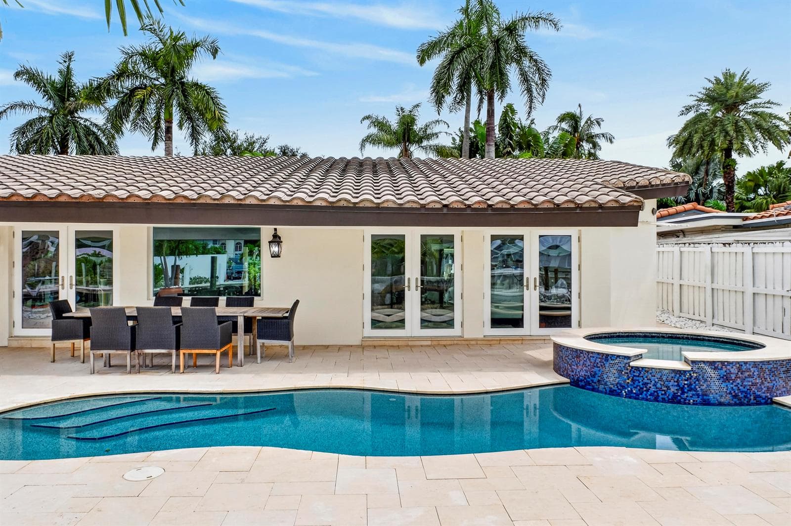 329 ISLE OF CAPRI Drive photo 6
