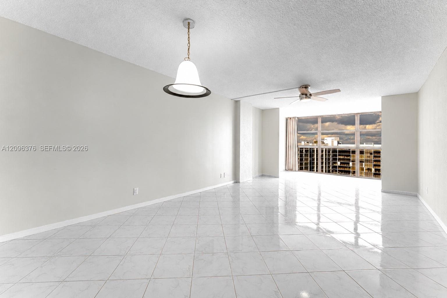 400 Leslie Dr 1117 photo 3