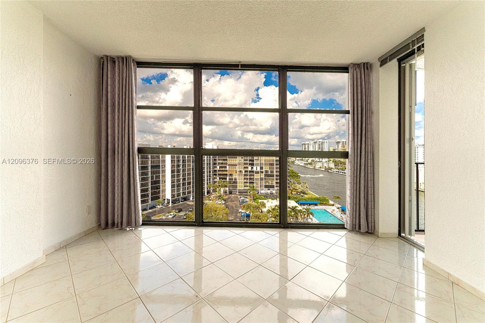 400 Leslie Dr 1117 photo 5