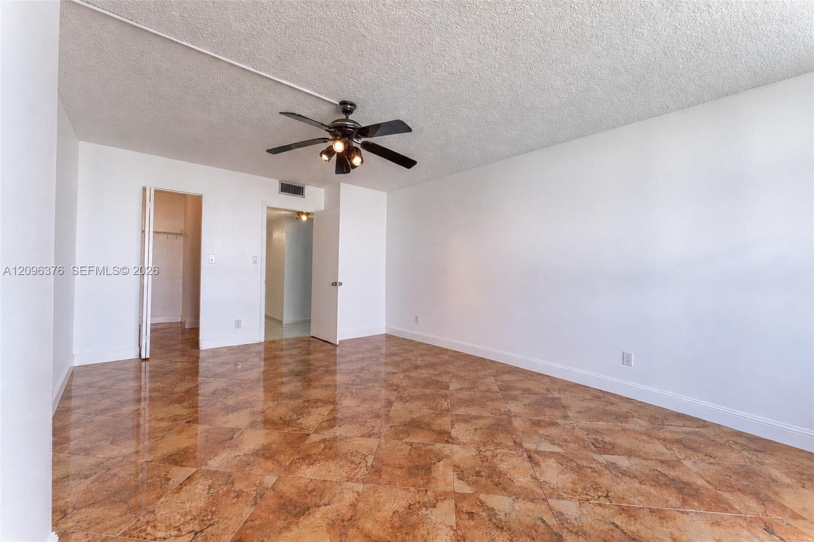 400 Leslie Dr 1117 photo 15