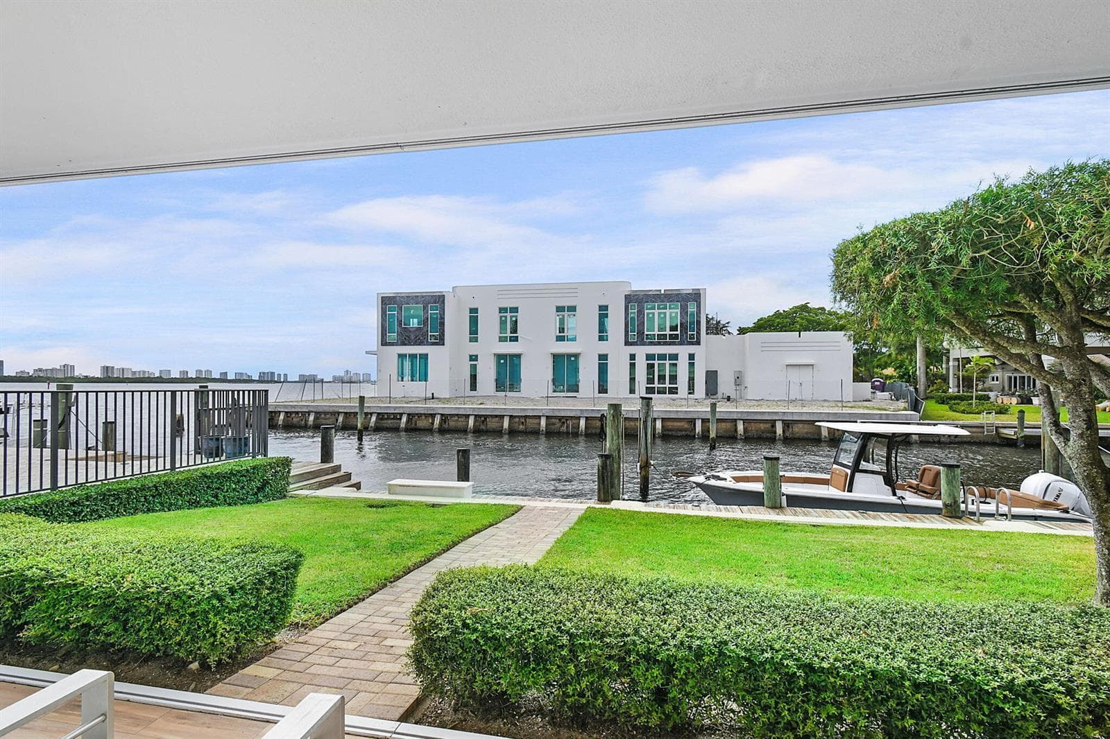 68 YACHT CLUB Drive 12 photo 23