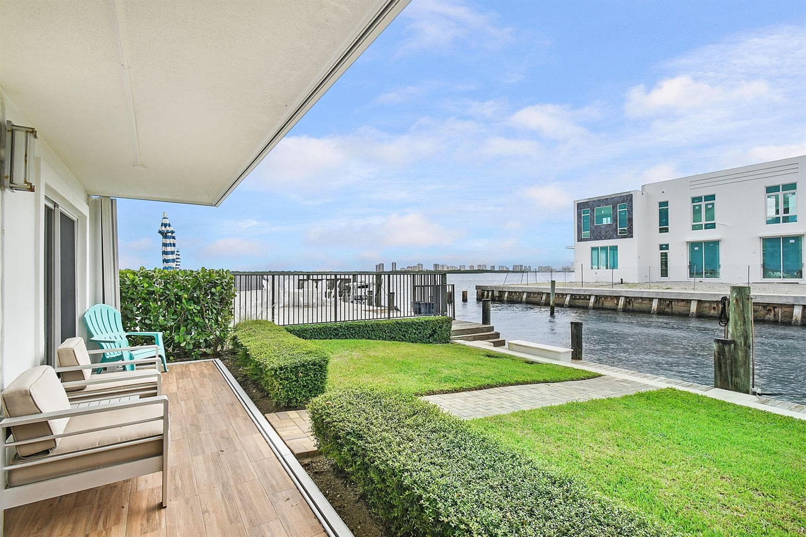 68 YACHT CLUB Drive 12 photo 2