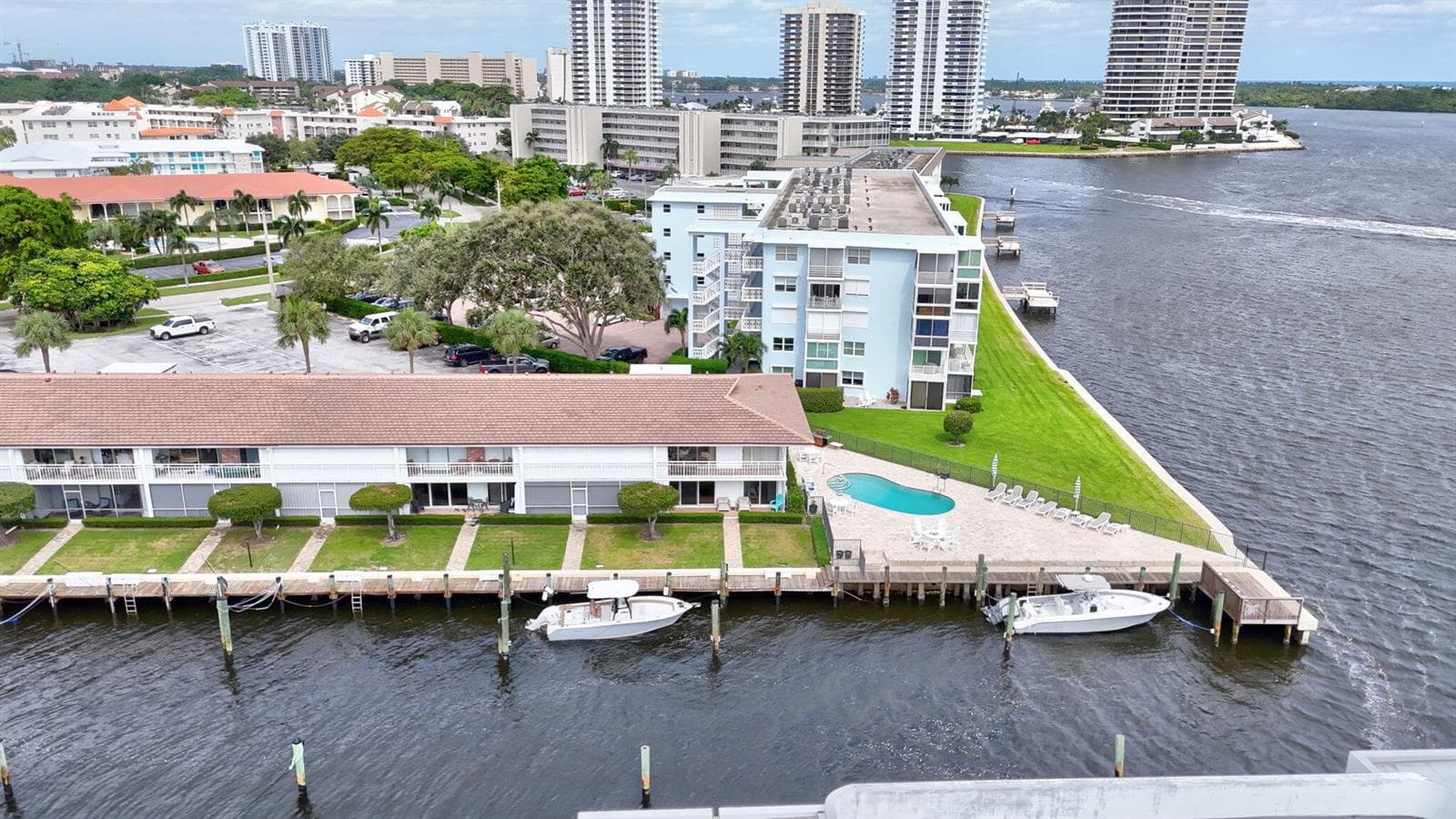 68 YACHT CLUB Drive 12 photo 17