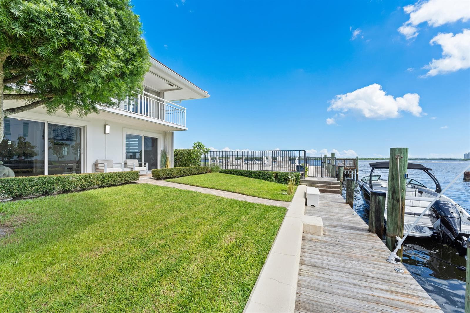 68 YACHT CLUB Drive 12 photo 16