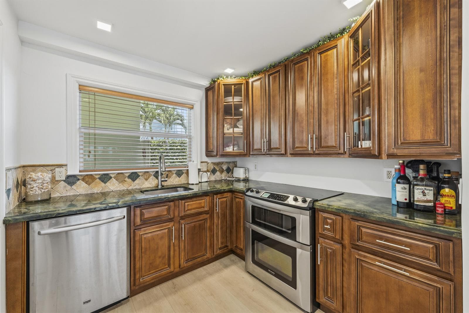 68 YACHT CLUB Drive 12 photo 9