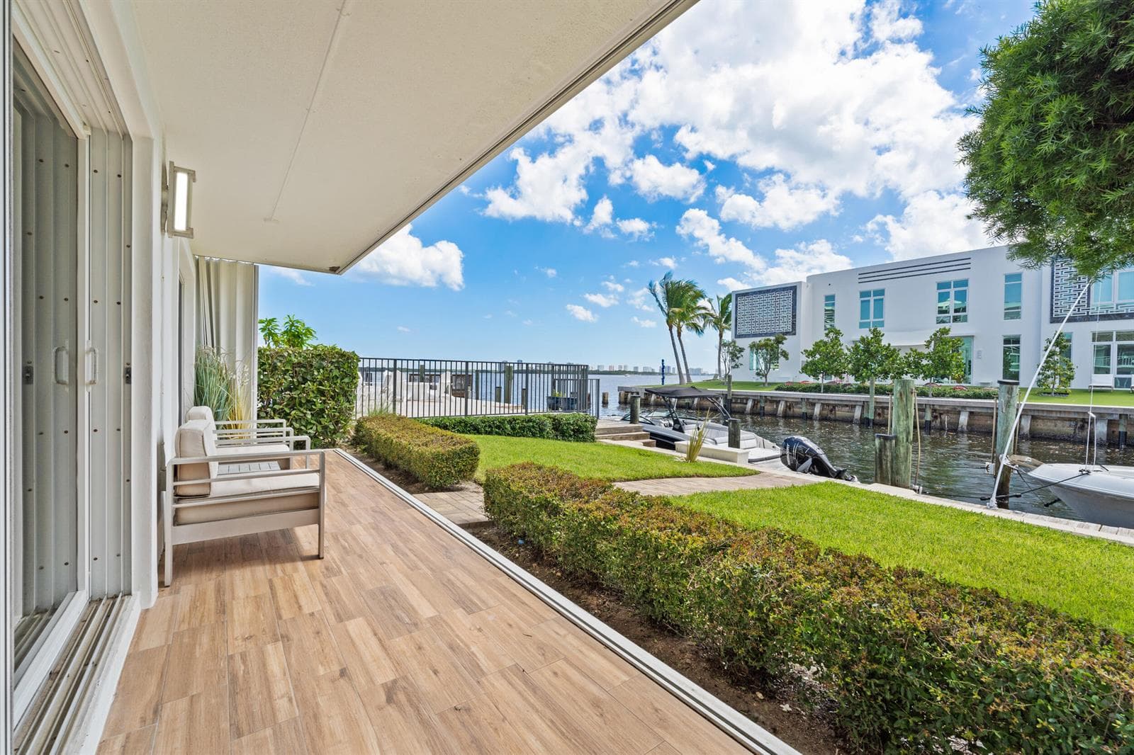 68 YACHT CLUB Drive 12 photo 21
