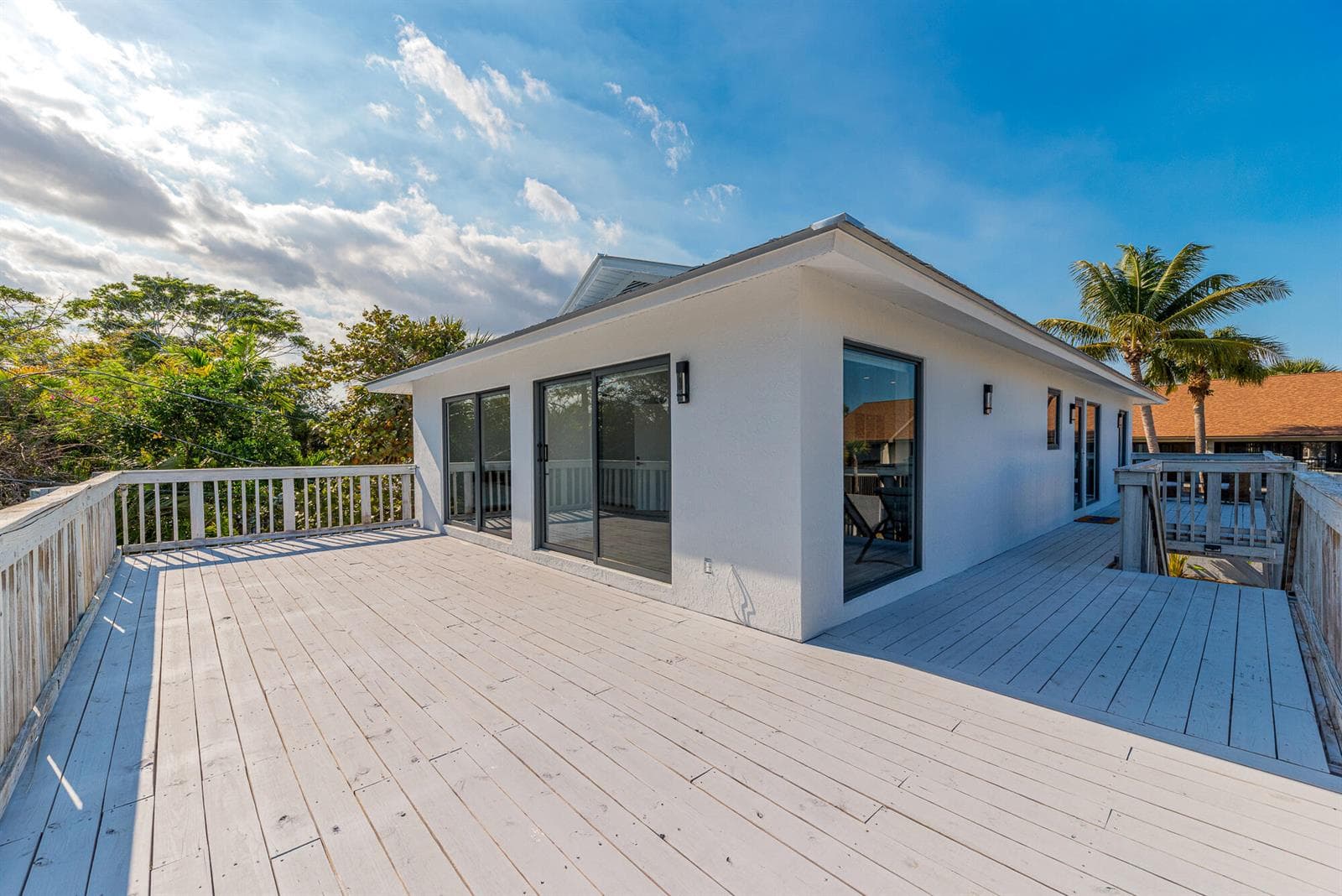 1712 NE Seahorse Place photo 6