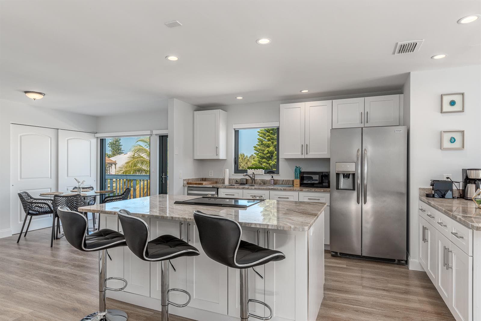 1712 NE Seahorse Place photo 16
