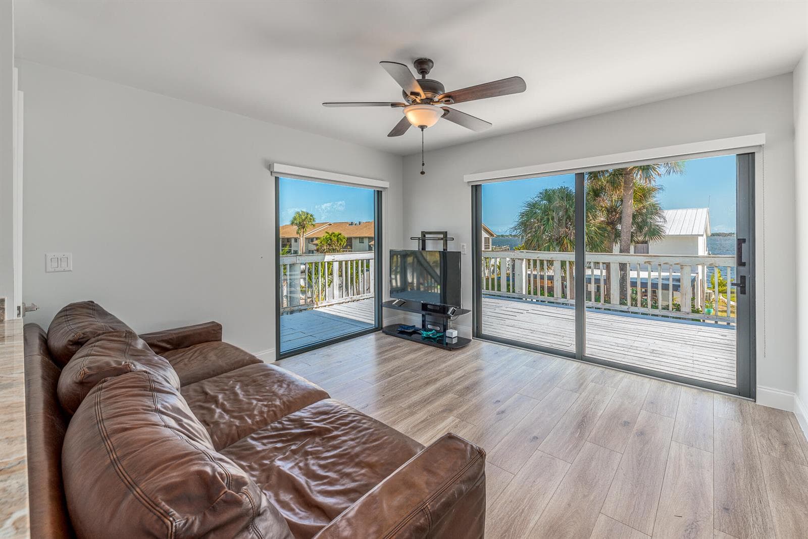 1712 NE Seahorse Place photo 12