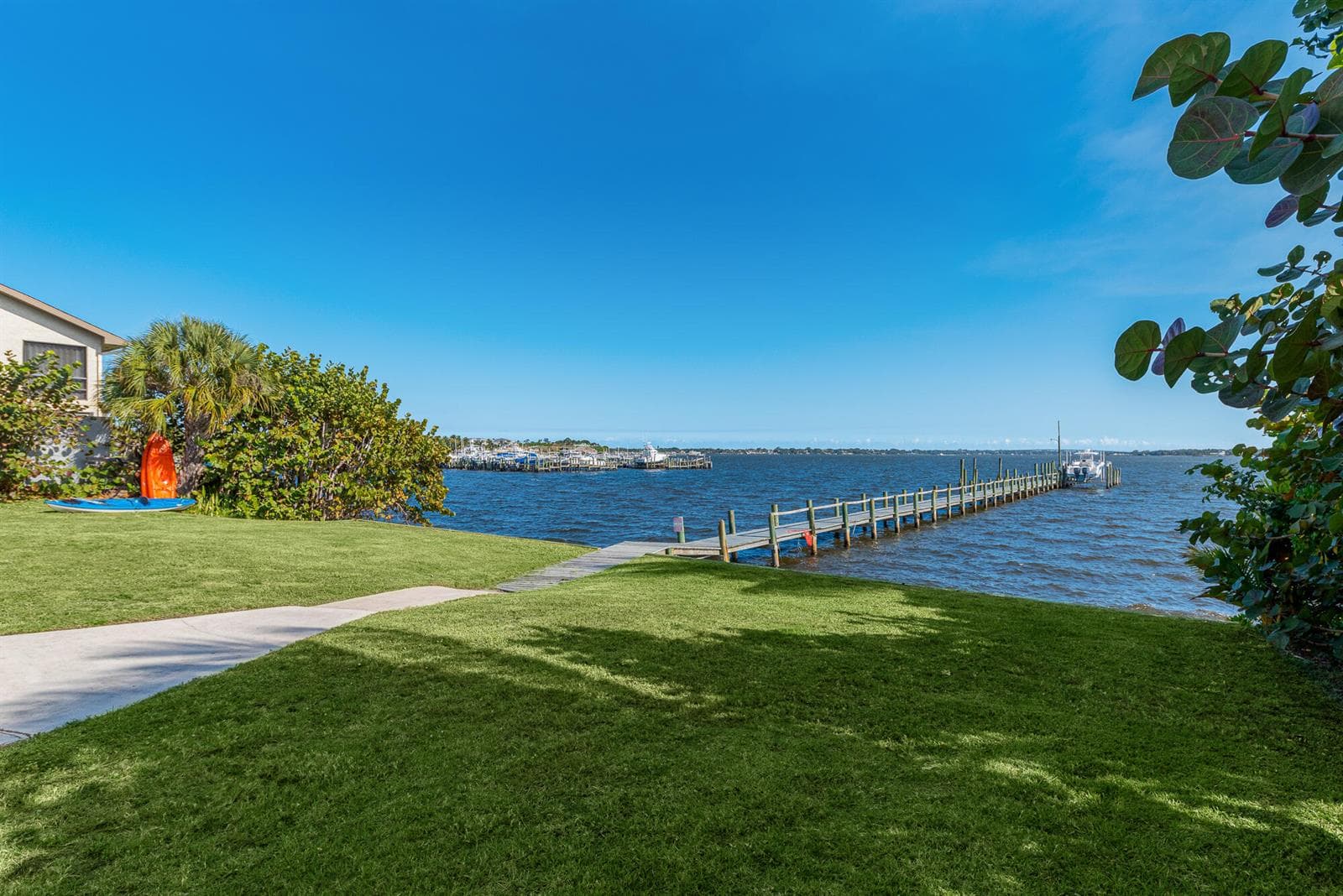 1712 NE Seahorse Place photo 3