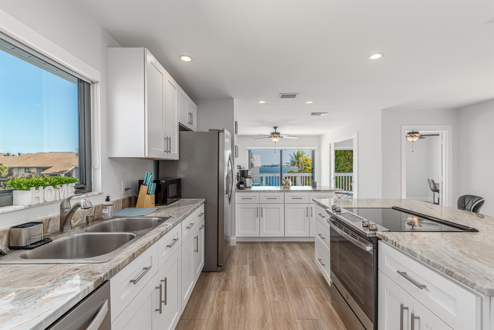 1712 NE Seahorse Place photo 18