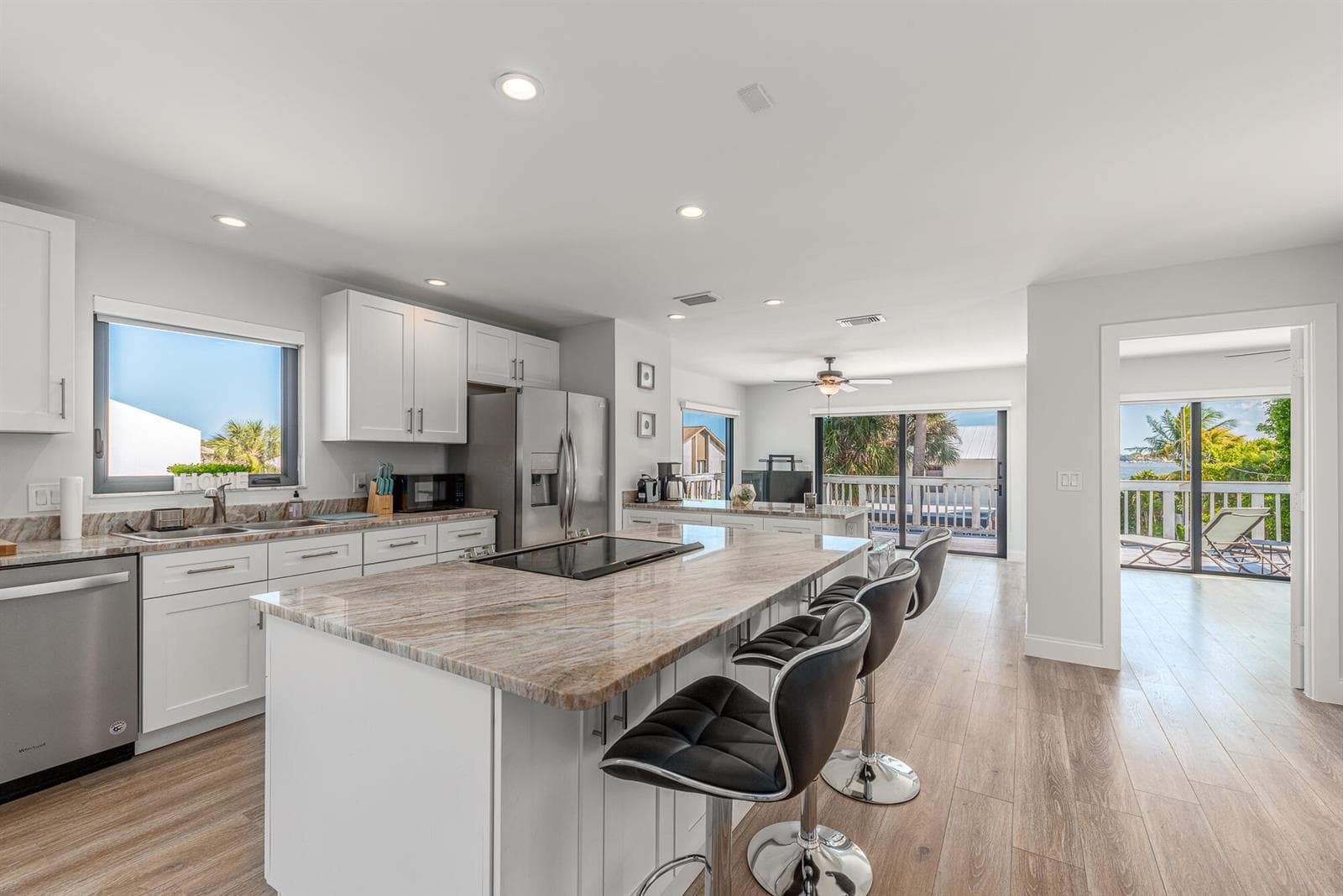1712 NE Seahorse Place photo 11