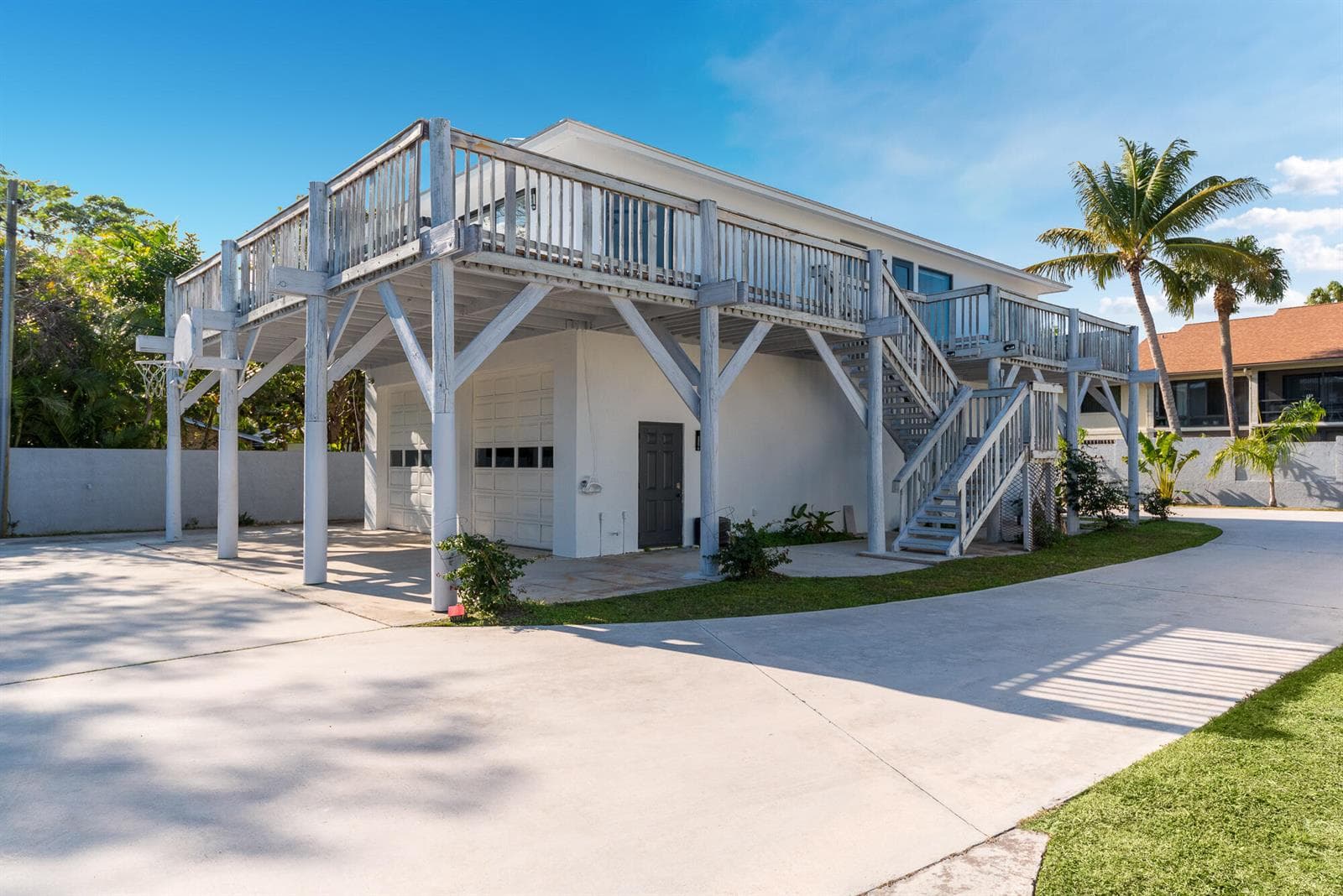 1712 NE Seahorse Place photo 4