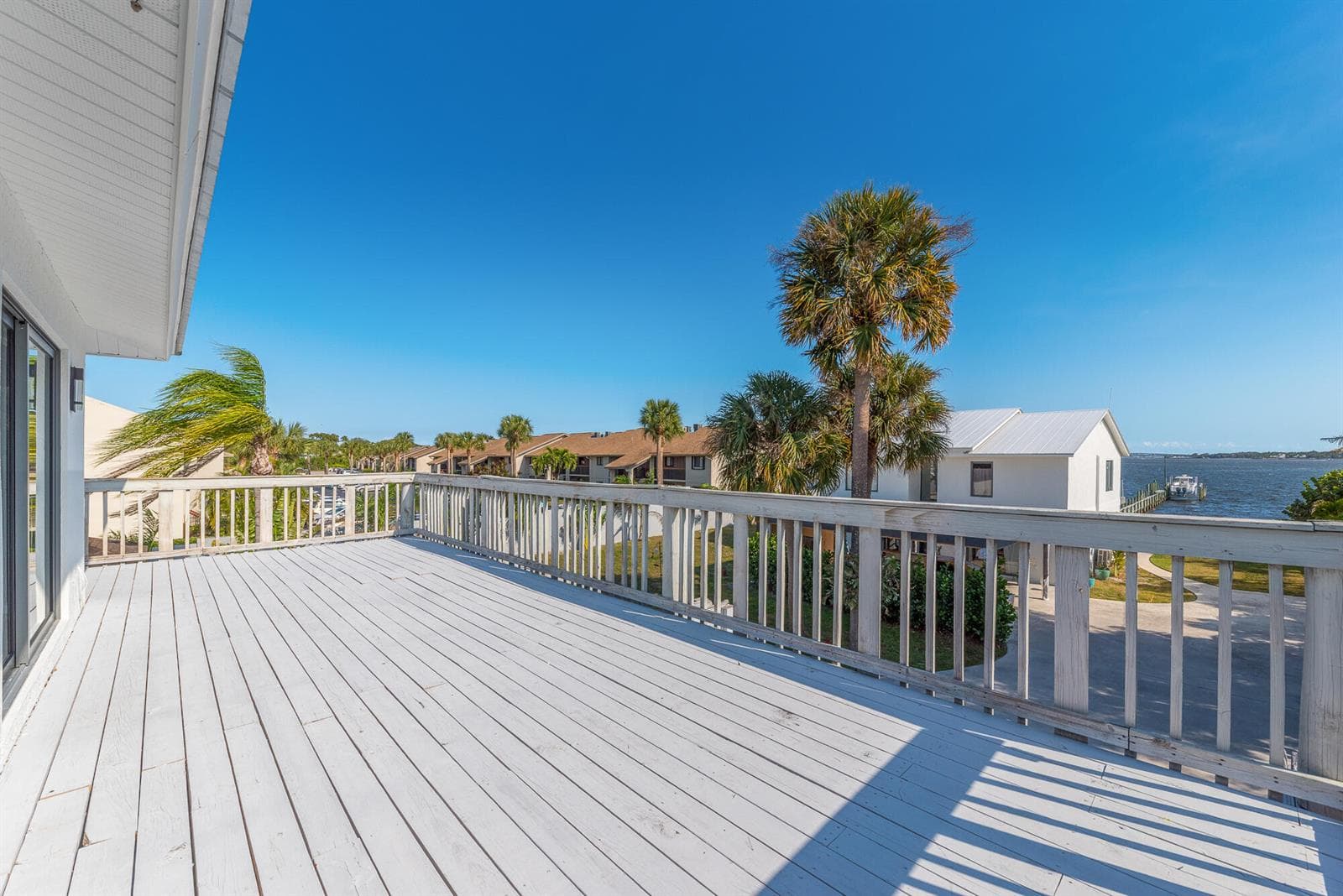 1712 NE Seahorse Place photo 8