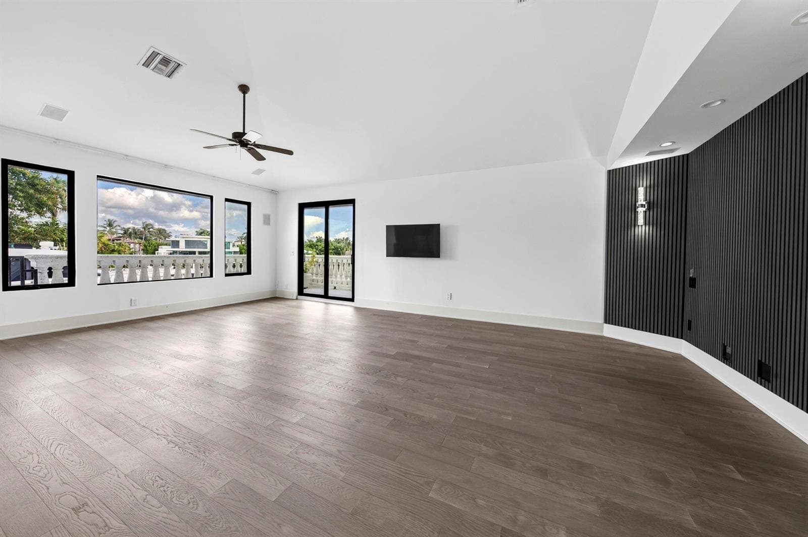 2561 LUCILLE Drive photo 16
