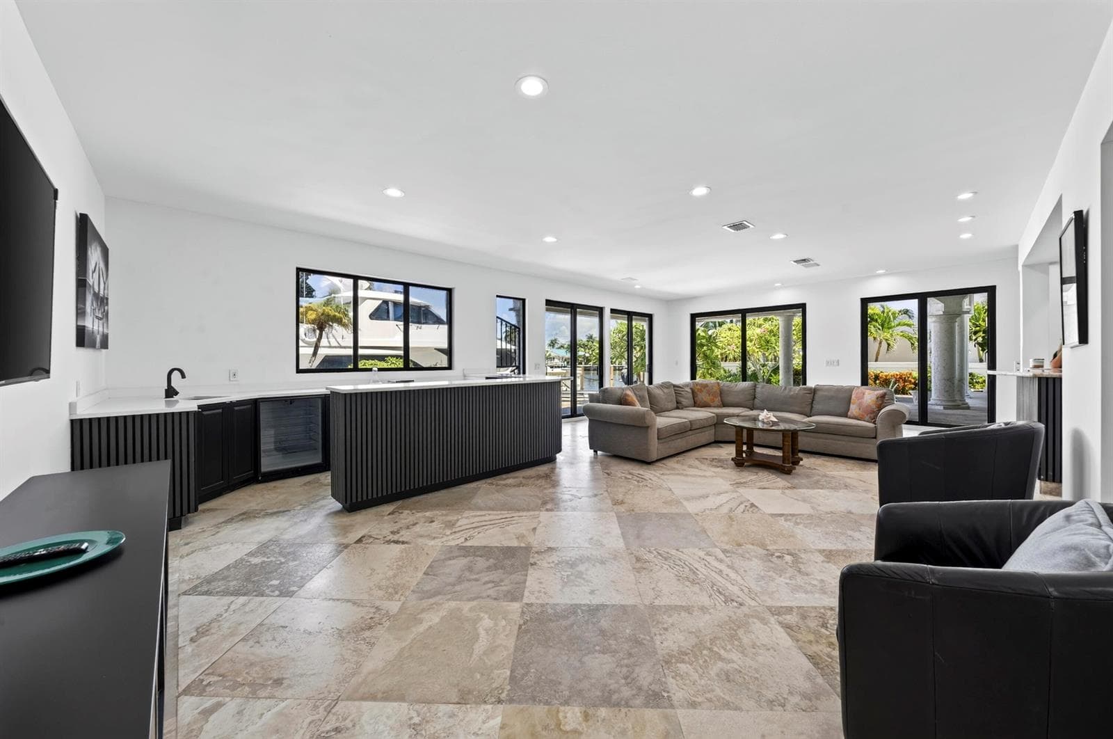 2561 LUCILLE Drive photo 9