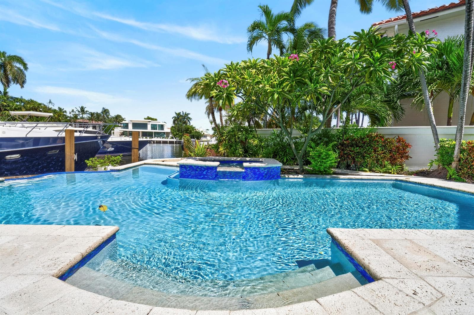 2561 LUCILLE Drive photo 4