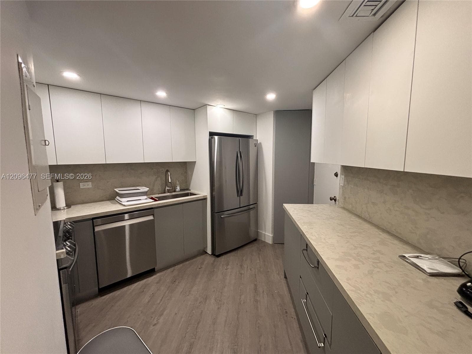 905 Brickell Bay Dr 1124 photo 2