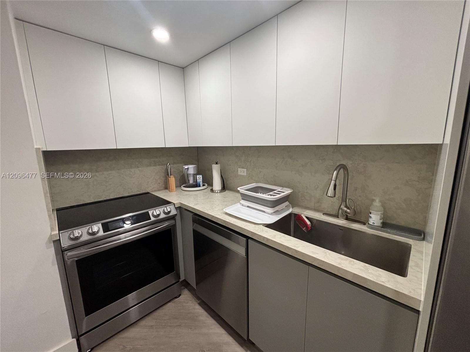 905 Brickell Bay Dr 1124 photo 6
