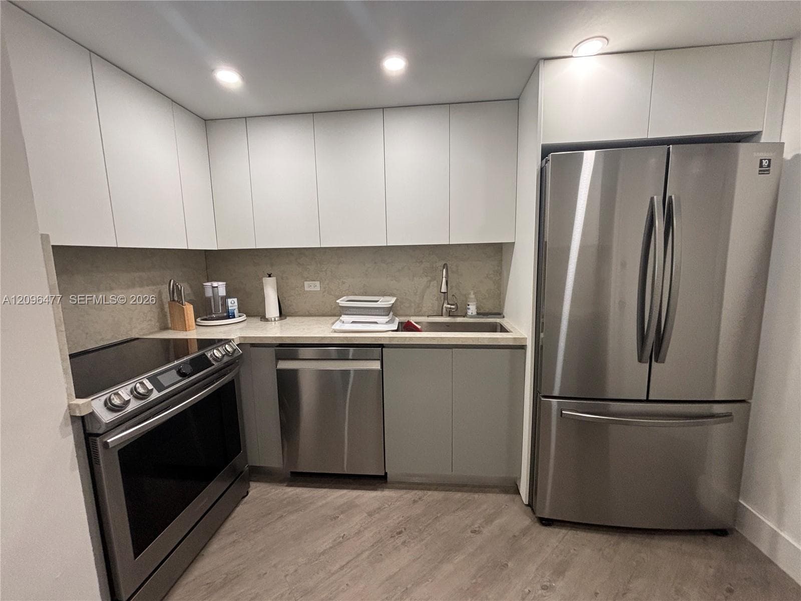 905 Brickell Bay Dr 1124 photo 3