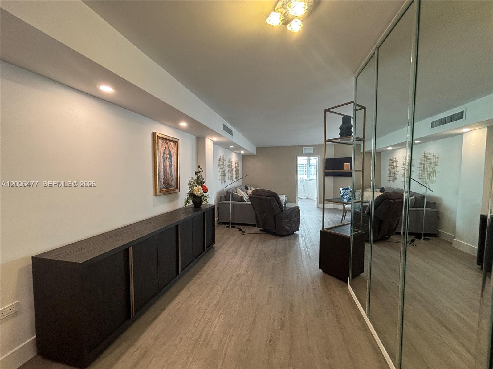 905 Brickell Bay Dr 1124 photo 1