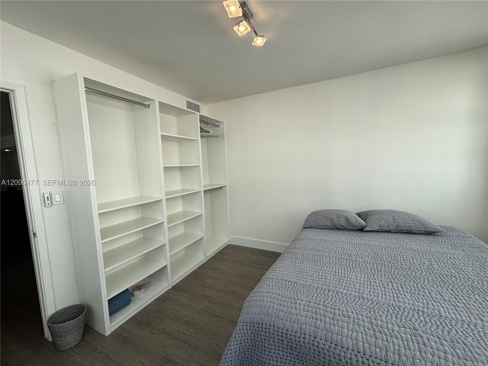 905 Brickell Bay Dr 1124 photo 20