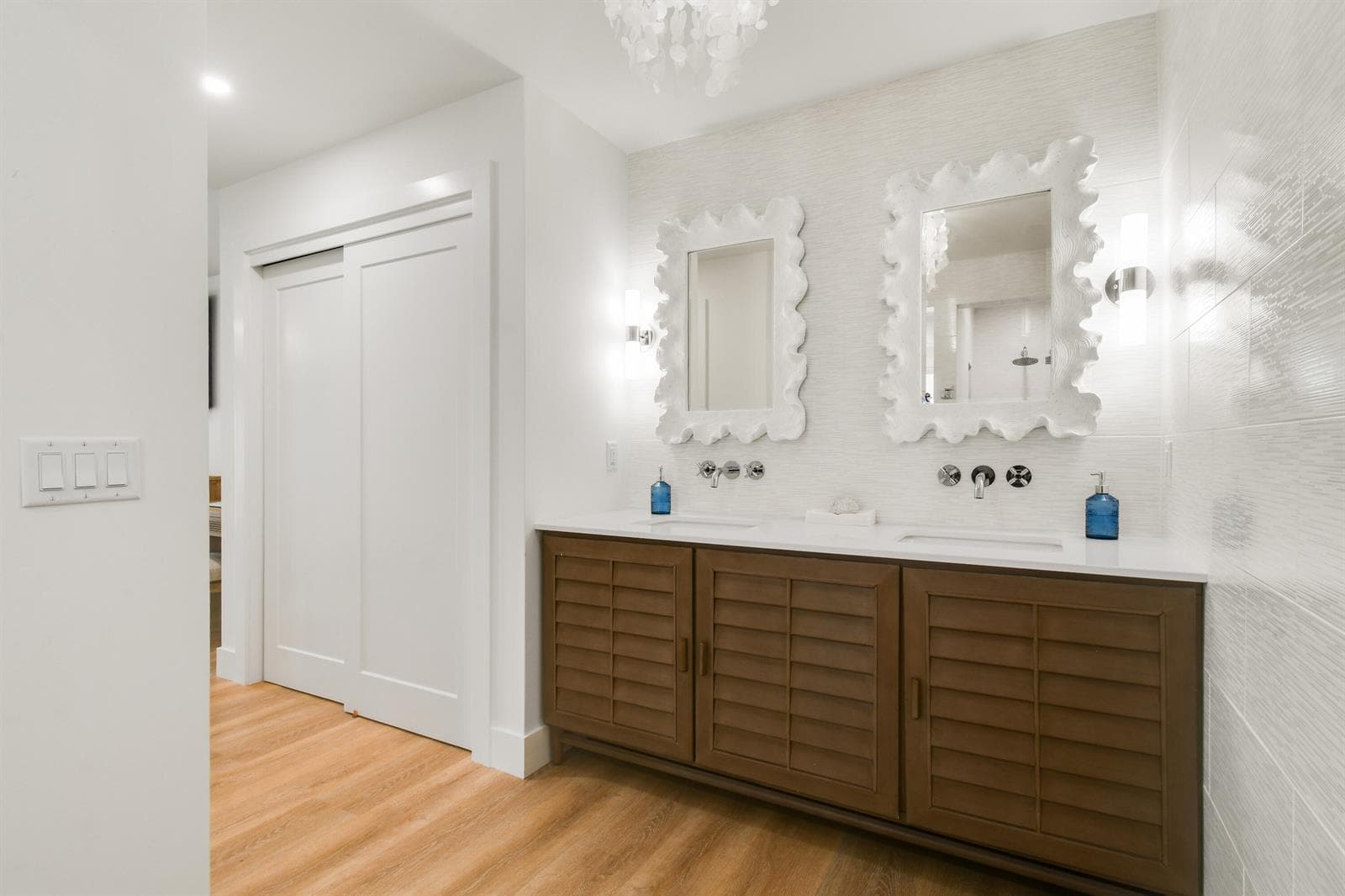 1091 SINGER Drive photo 23