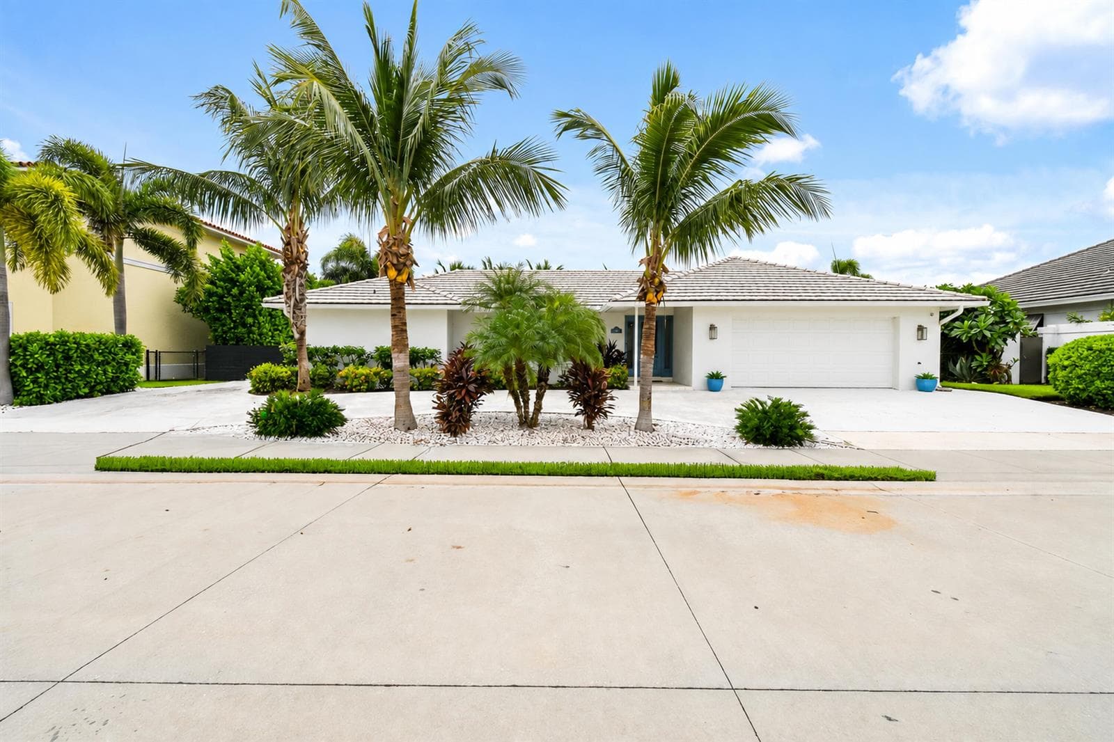 1091 SINGER Drive photo 2
