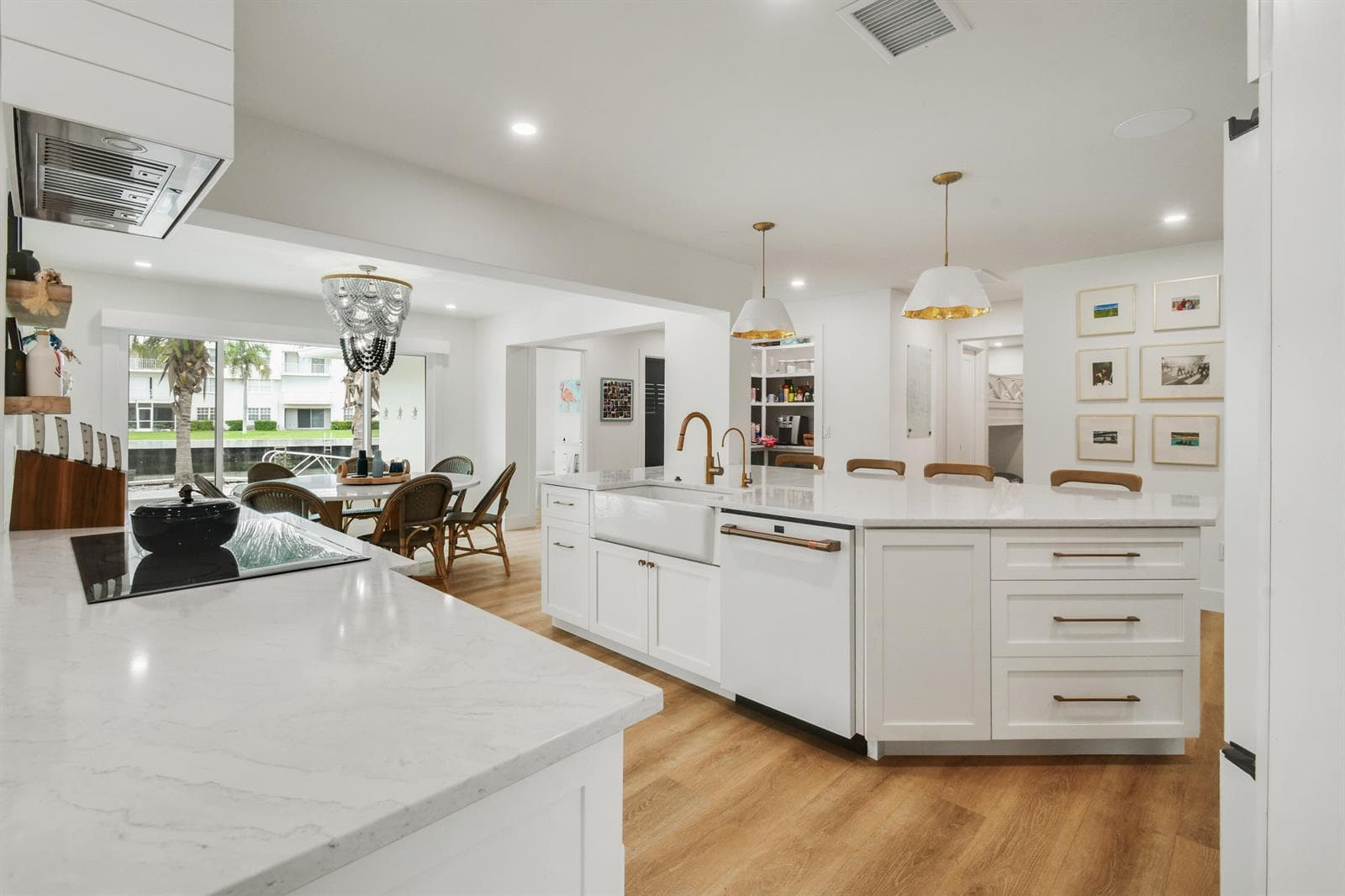 1091 SINGER Drive photo 13