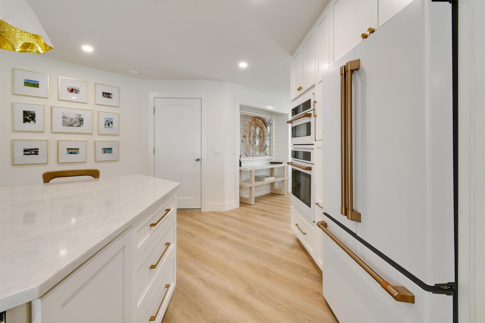 1091 SINGER Drive photo 12