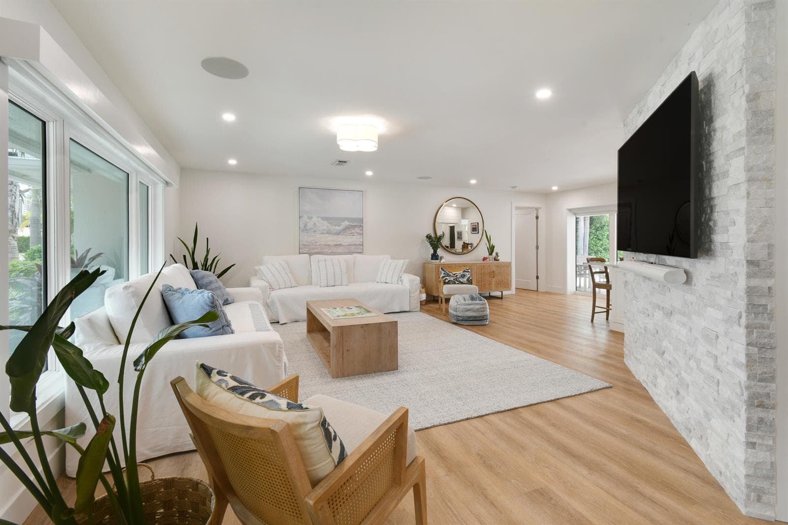 1091 SINGER Drive photo 3