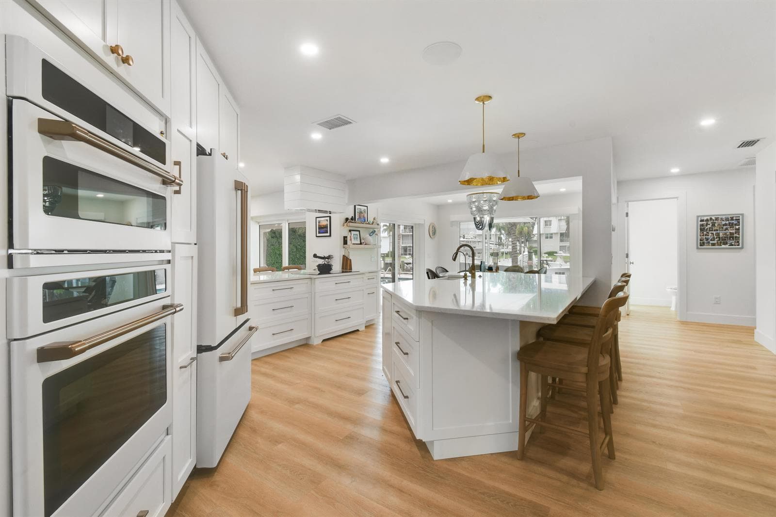 1091 SINGER Drive photo 10