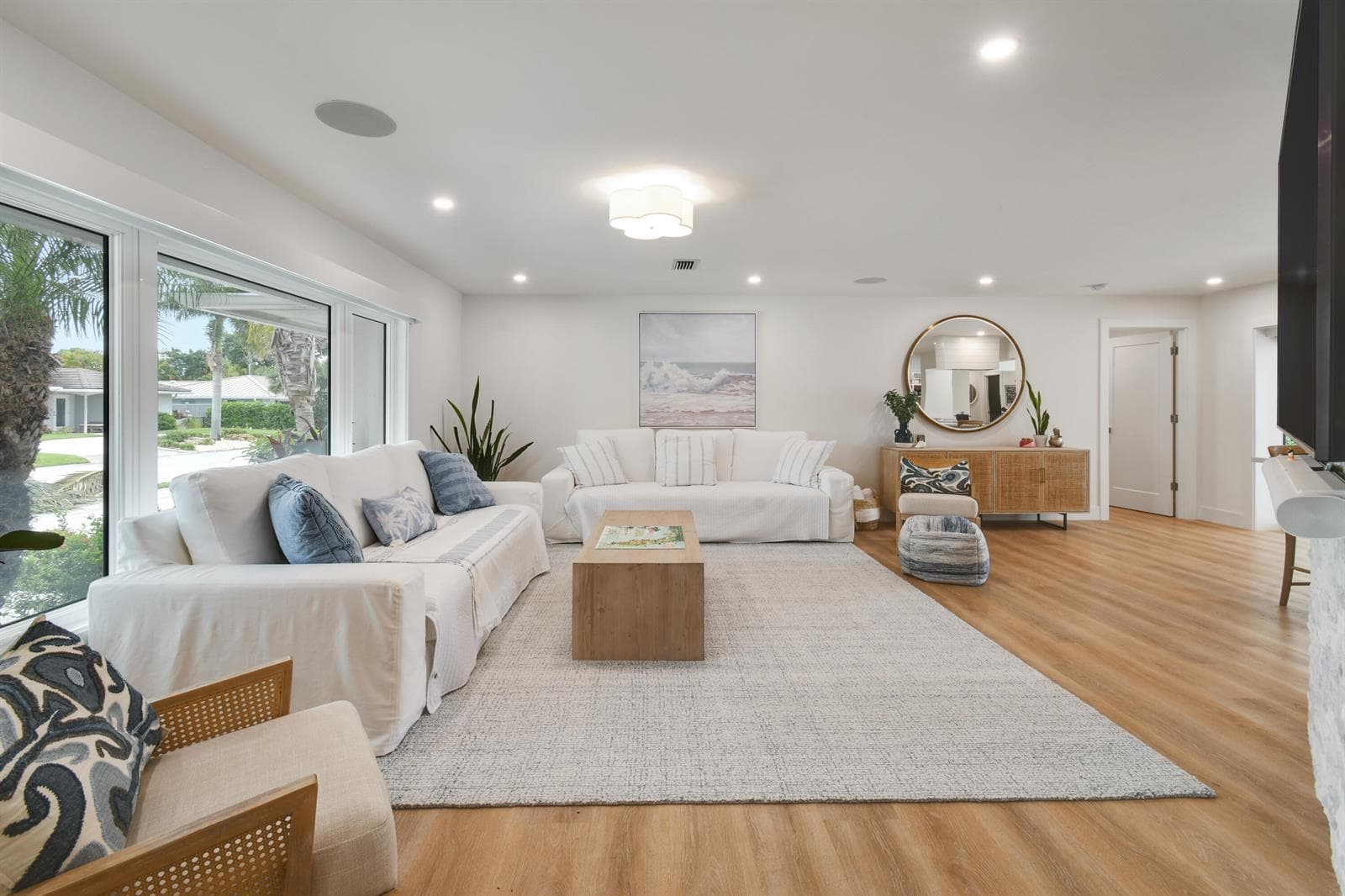 1091 SINGER Drive photo 4