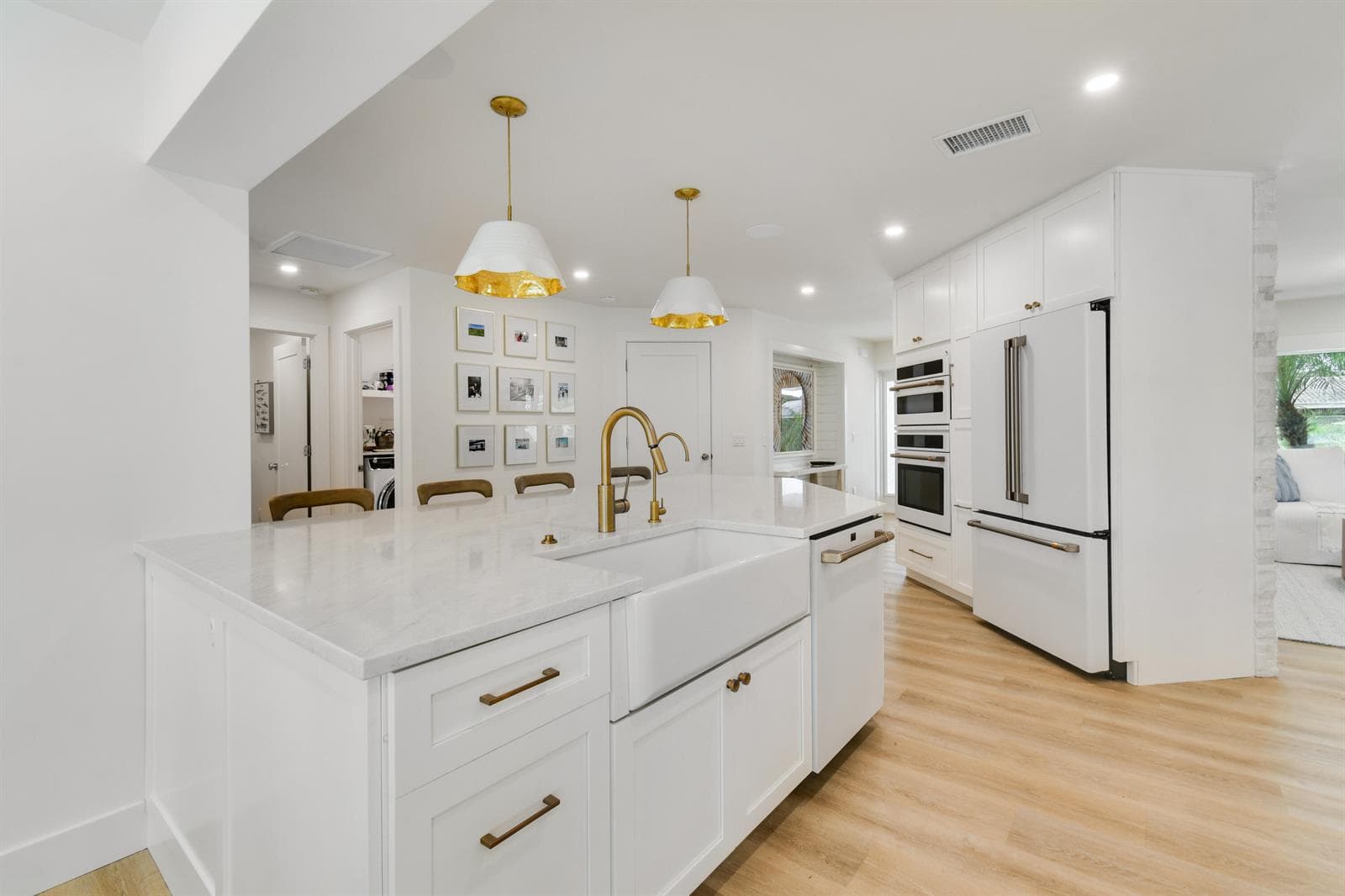 1091 SINGER Drive photo 8