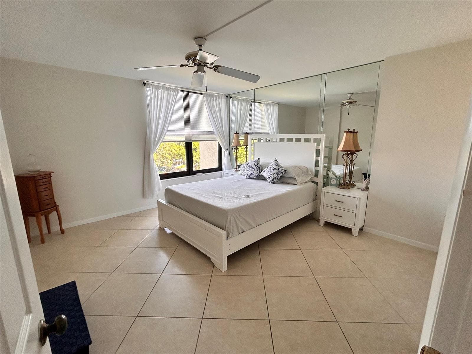 14 ROYAL PALM Way 605 photo 18