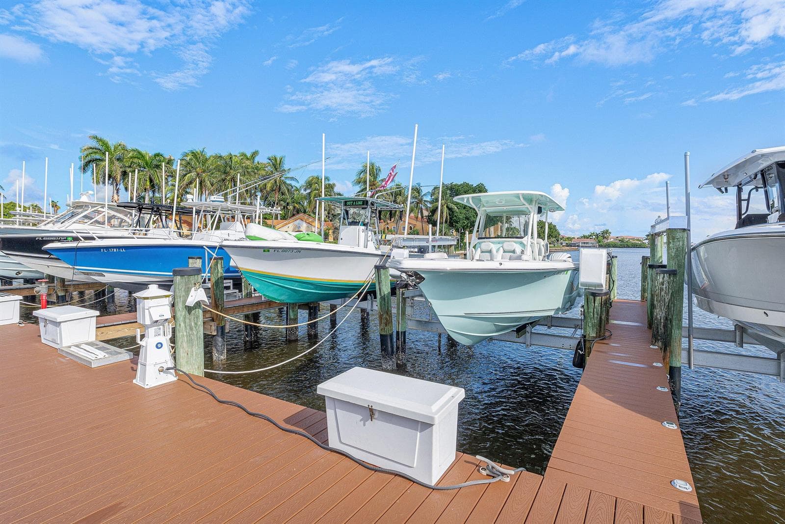 167 YACHT CLUB Way 107 photo 3