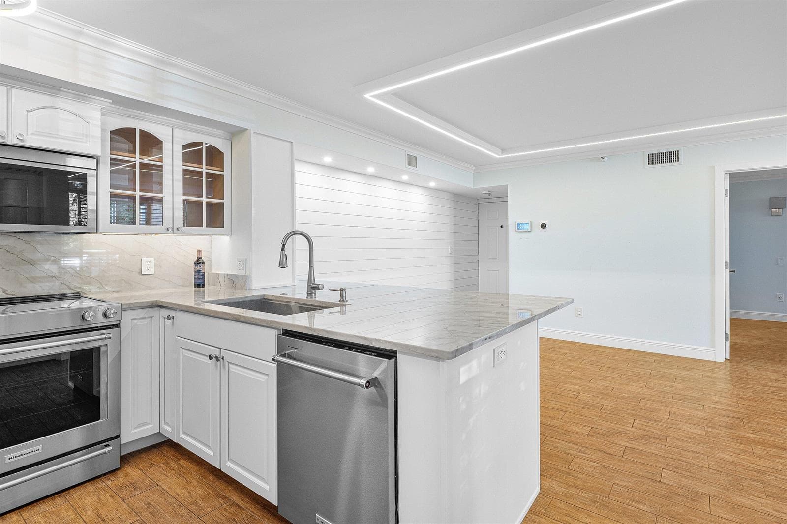 167 YACHT CLUB Way 107 photo 10