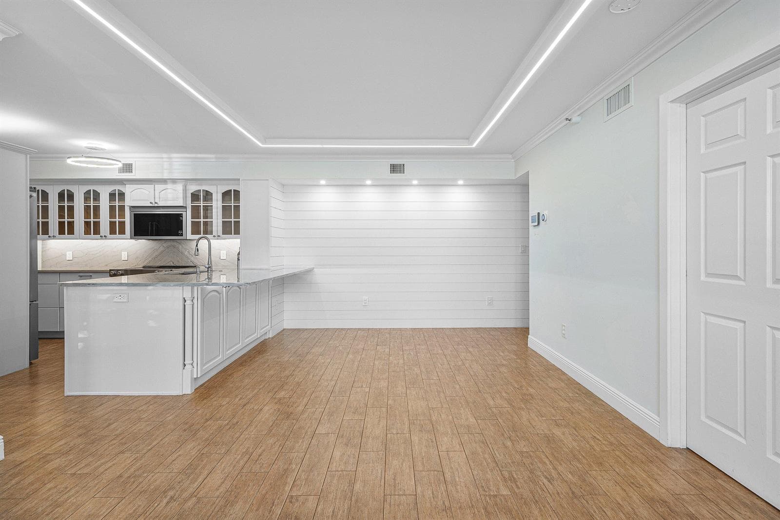 167 YACHT CLUB Way 107 photo 15