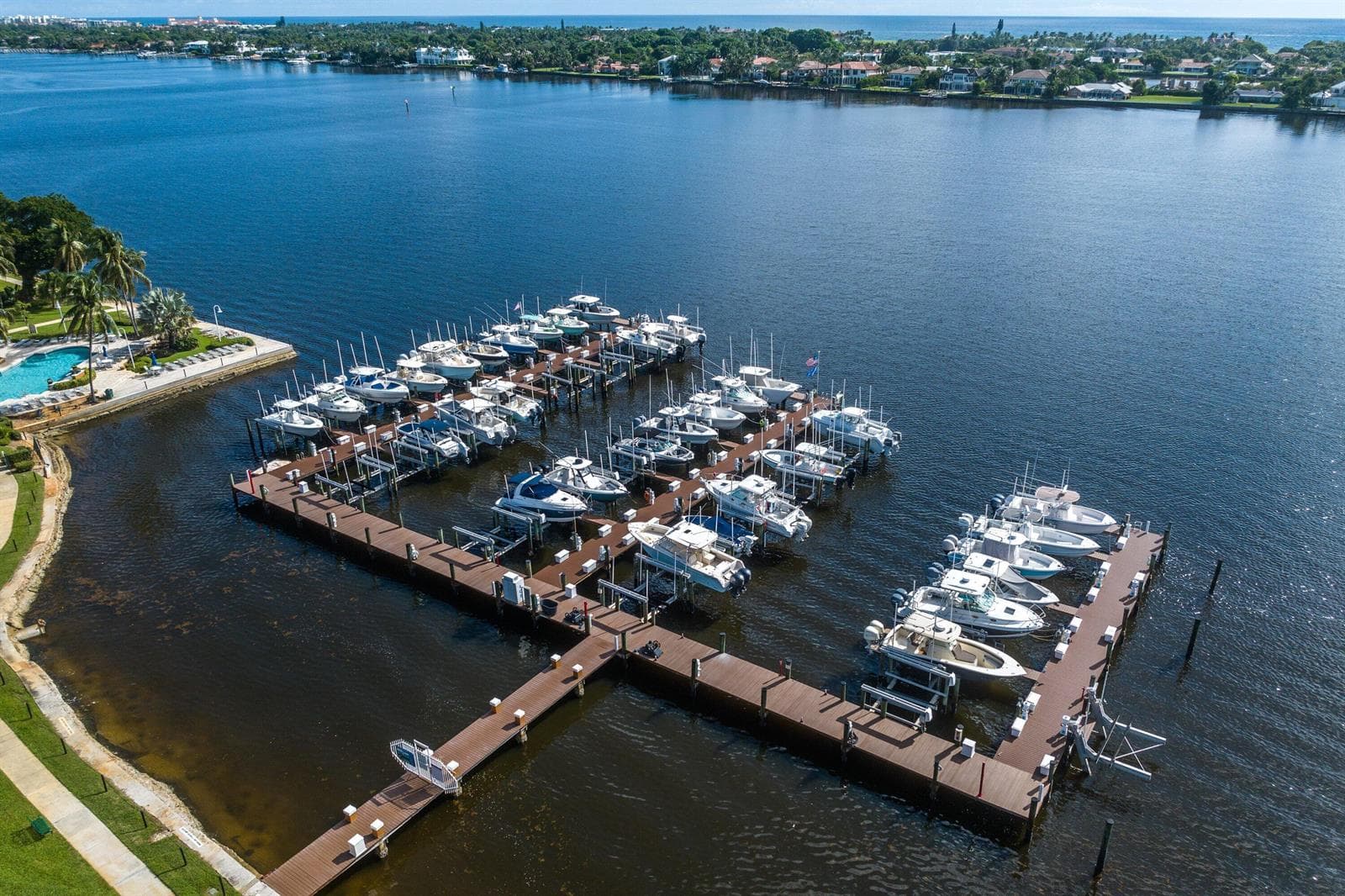 167 YACHT CLUB Way 107 photo 4