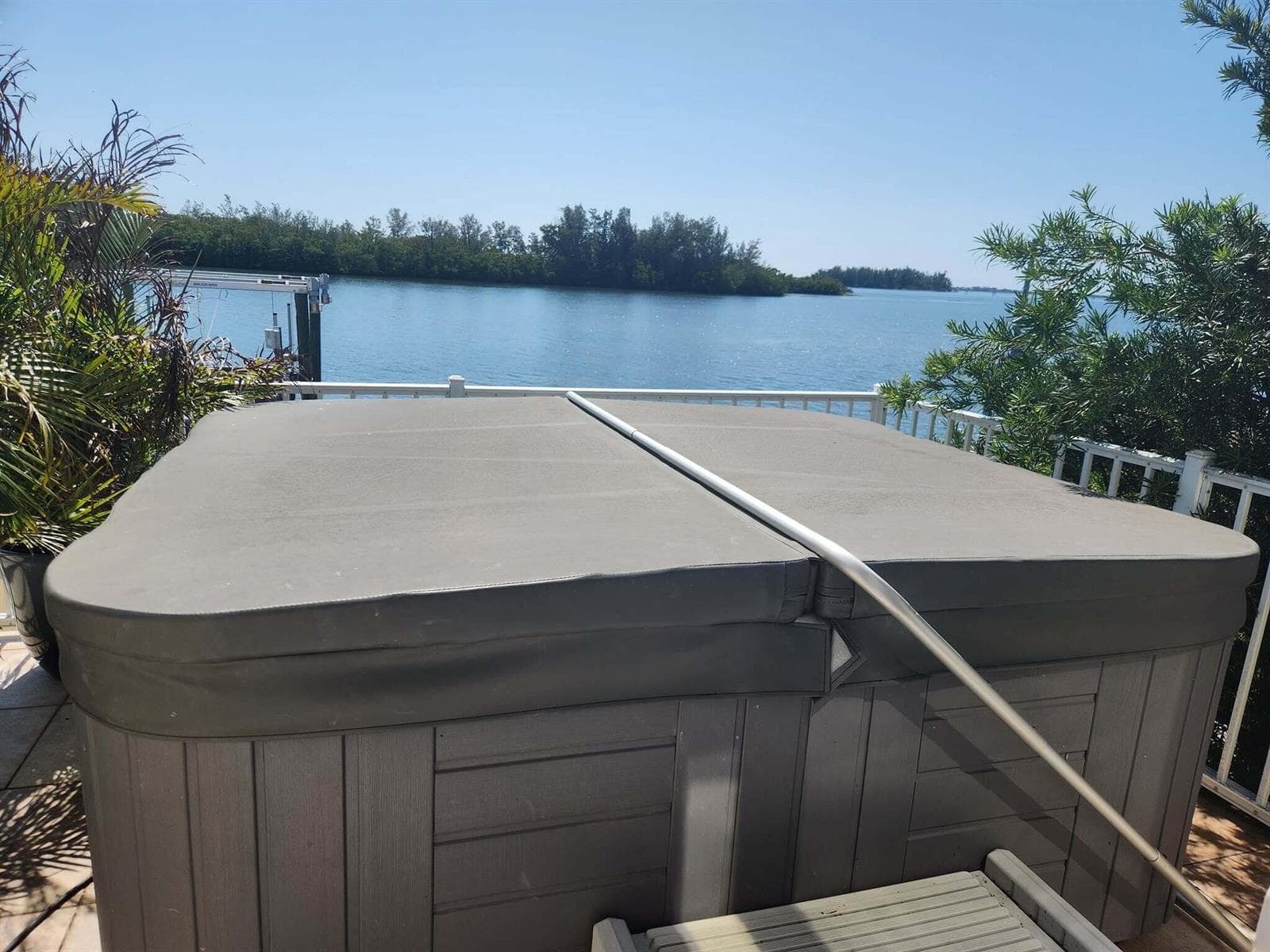 113 E Harbor Drive photo 2