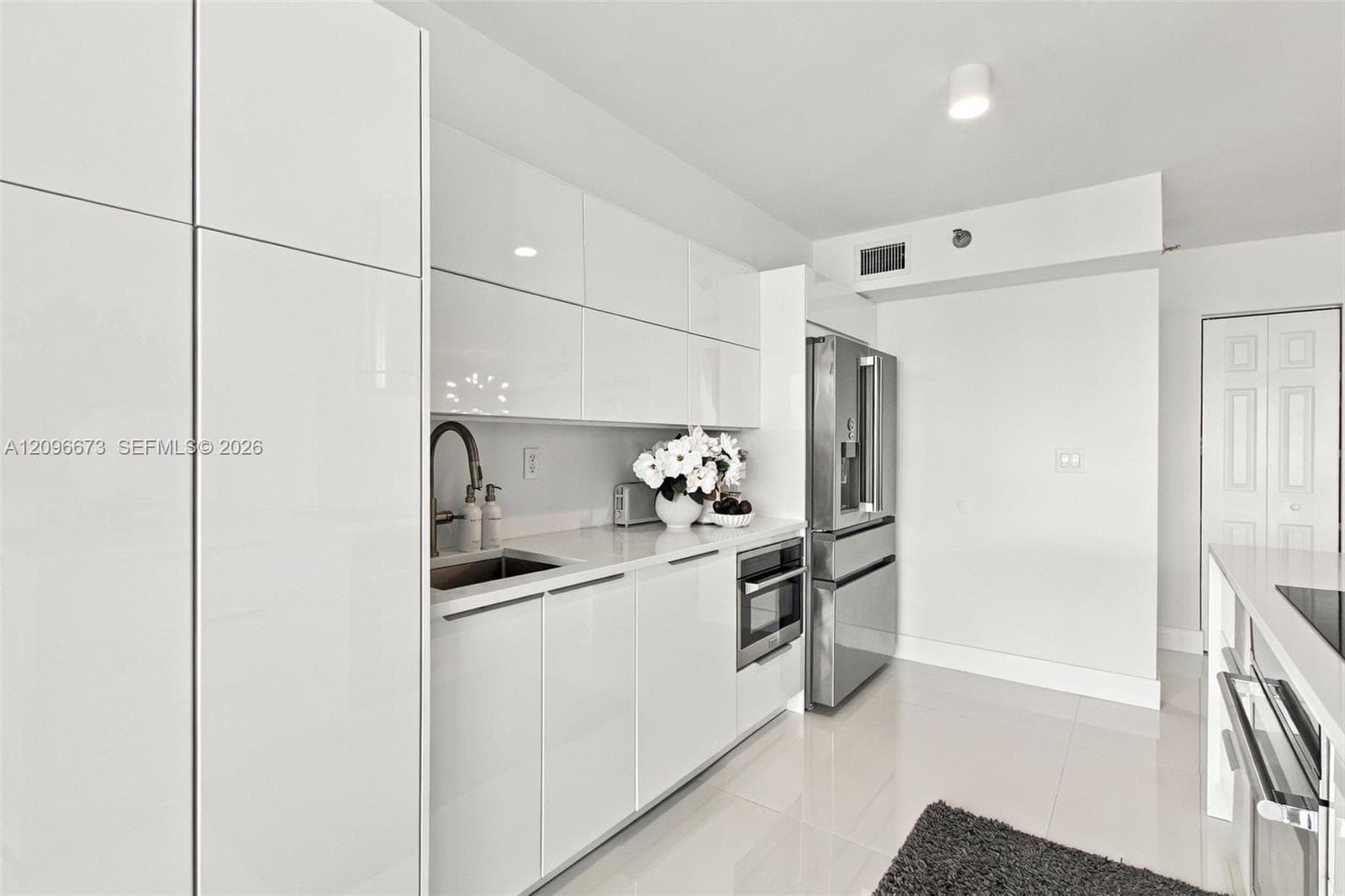 19101 NE 36th Ct 2811 photo 11
