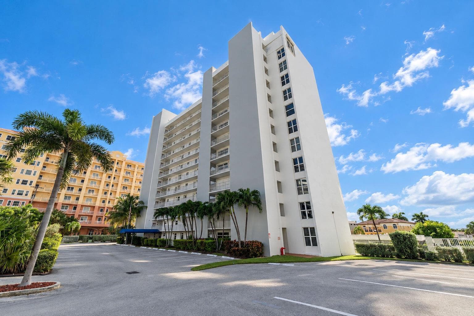 1391 S Ocean Boulevard 805 photo 2