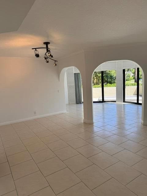 1116 MARINE Way W C1L photo 2