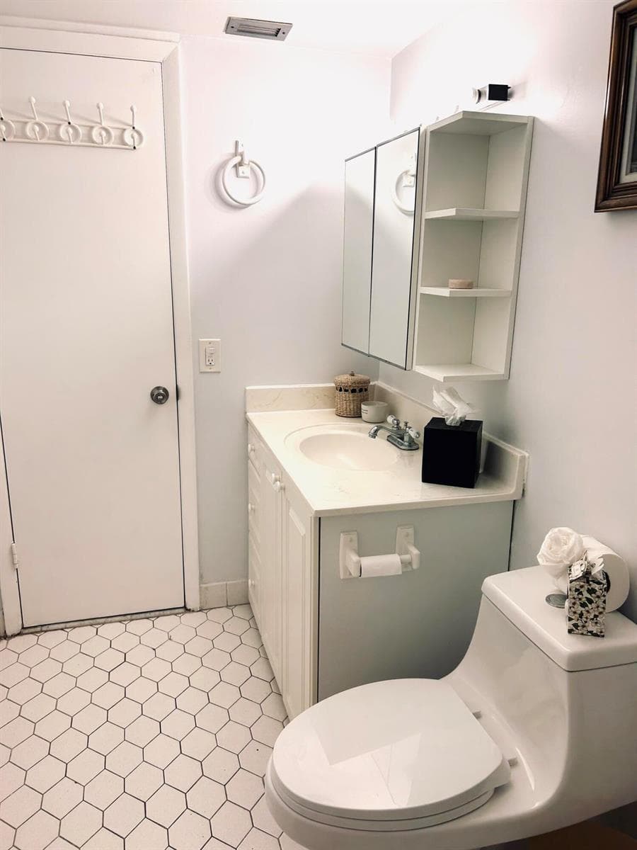 1849 S OCEAN Drive 1105 photo 15