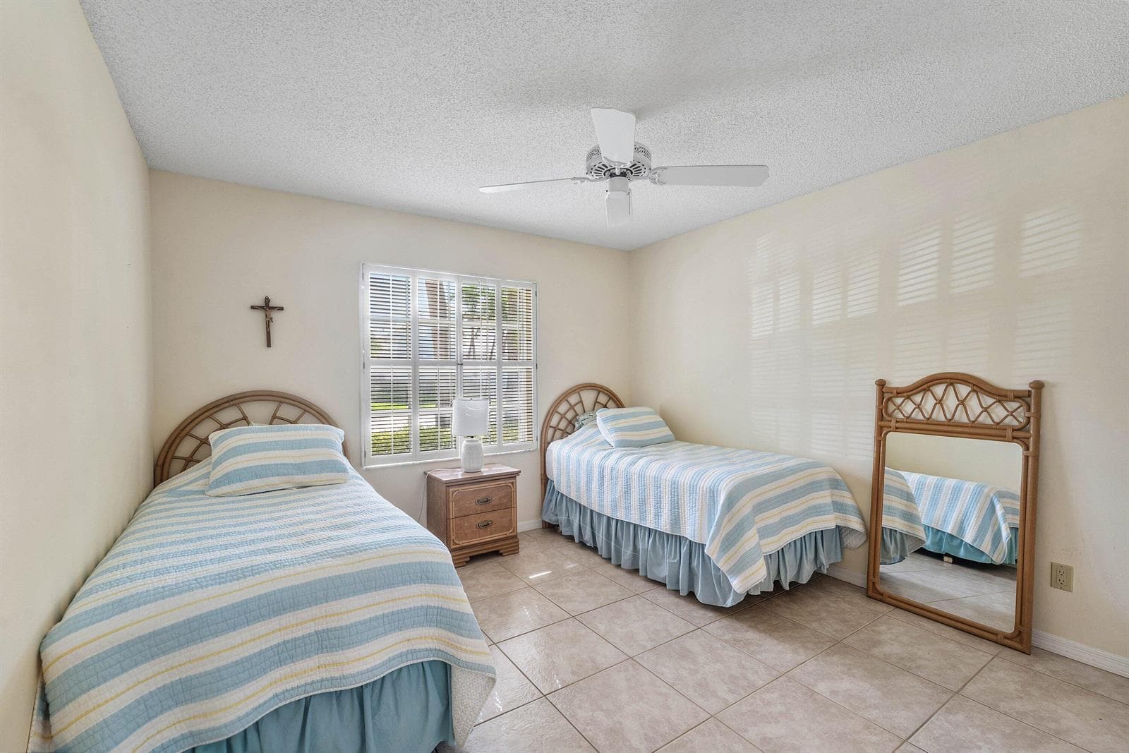 12 Elgin Lane photo 16